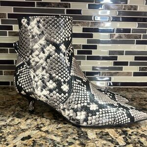 Brand new MK size 6.5